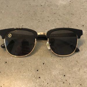 Blenders Black Betsy sunglasses